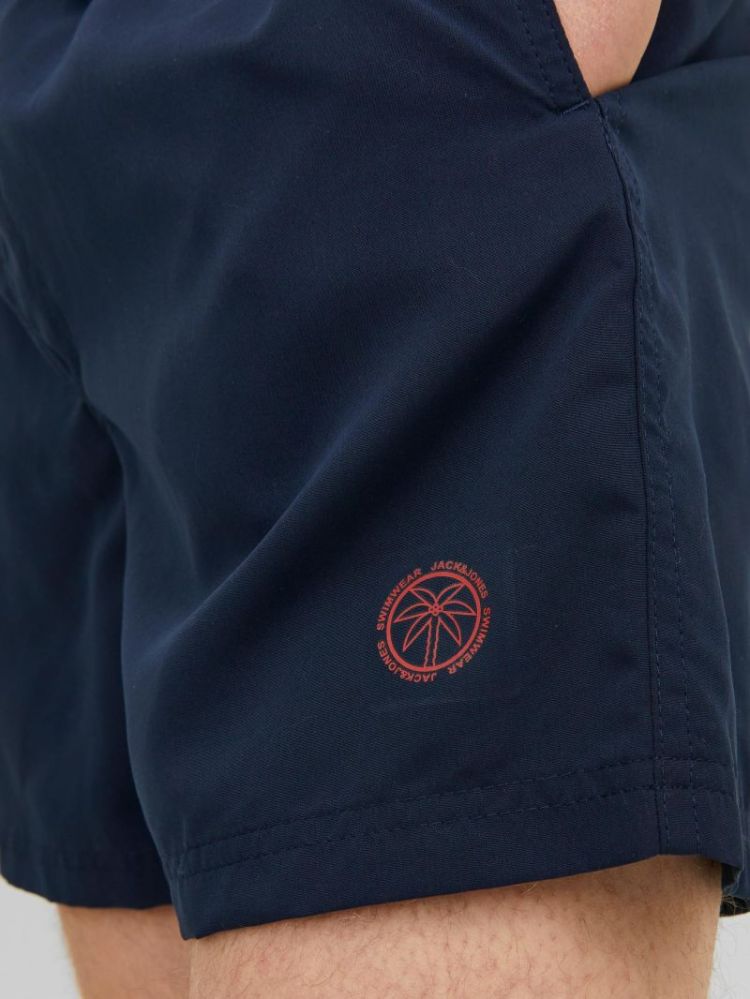NAVY BLAZER